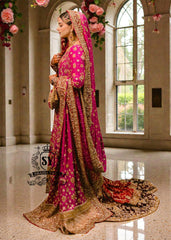 A timeless bridal dress design that exudes classic elegance and meticulous craftsmanship. The intricately crafted, opulent Banarsi Jamawar lehenga exudes a royal flair, with its heavy maroon and red borders creating a magnificent, flowing train.