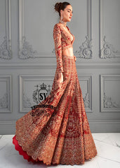This enchanting Lehenga choli wedding dress, with its noble details and dazzling craftsmanship, is ready to capture all the attention on your wedding day. With this wedding dress, you will feel like the star of a fairytale!