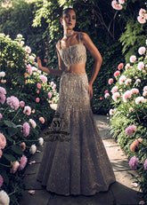 Royal luxury, worthy of a true princess, with a magnificent, majestic Mermaid Lehenga Choli. A romantic wedding dress, perfect for a chic castle wedding.