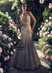 Royal luxury, worthy of a true princess, with a magnificent, majestic Mermaid Lehenga Choli. A romantic wedding dress, perfect for a chic castle wedding.