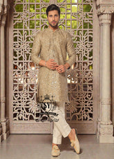 Unmistakable from every angle. A Kurta designed to leave an unforgettable impression.
The allure of details, the quality of materials, and the unmistakable style of Eid Special.
