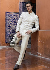 Impress everyone on your big day with a unique Dutch White Prince Coat. The perfect choice for the groom who values elegance and originality. Dutch White is a new classic that will highlight your unique style.