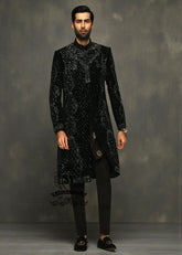 With its subtle sheen and textured embroidery, the sherwani is ideal for nikah ceremonies, intimate wedding receptions, and engagement dinners, especially on spring and autumn evenings.