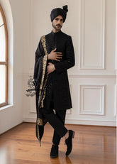 This men's wedding Sherwani is the perfect choice for the groom who wants a refined, modern, and impeccable look on his most important day. The tailored black Sherwani suit elegantly accentuates his figure, while the classic shawl adds a unique and sophisticated touch.