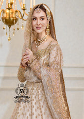 An organza Anarkali Pishwas silhouette, a regal bearing. This Nikkah dress is a statement.
Designed for traditional brides, it traditionally and elegantly challenges the codes of classic romance.
