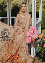 This incredibly romantic bridal dress will make any bride feel like a fairy tale heroine on her wedding day. Striking contrast with the voluminous farshi lehenga skirt.