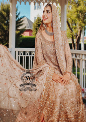 This incredibly romantic bridal dress will make any bride feel like a fairy tale heroine on her wedding day. Striking contrast with the voluminous farshi lehenga skirt.