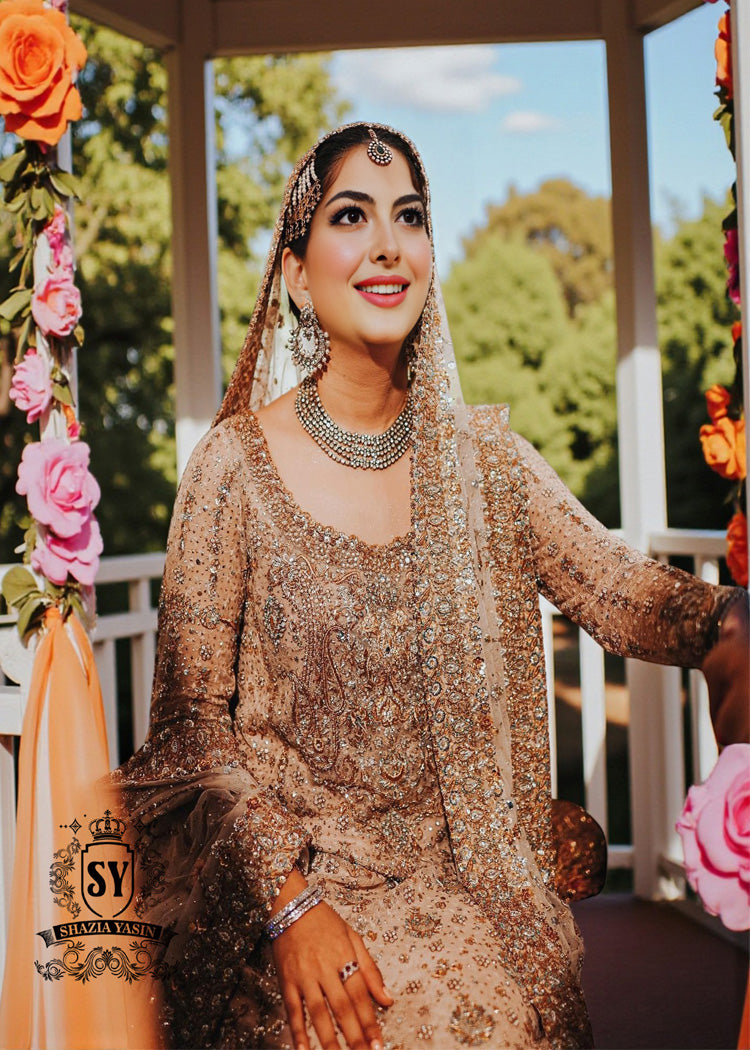 This incredibly romantic bridal dress will make any bride feel like a fairy tale heroine on her wedding day. Striking contrast with the voluminous farshi lehenga skirt.