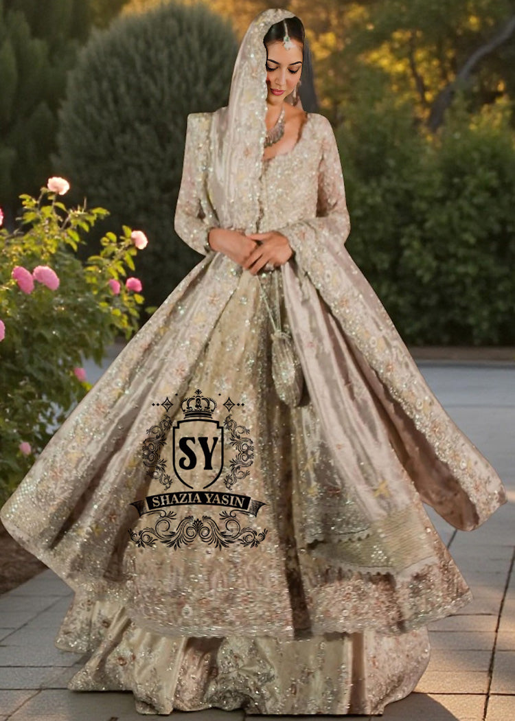 The Anarkali Lehenga style bridal dress is the embodiment of tenderness, sophistication and shine. For the bride who wants to combine classics, restraint and modern glamour.