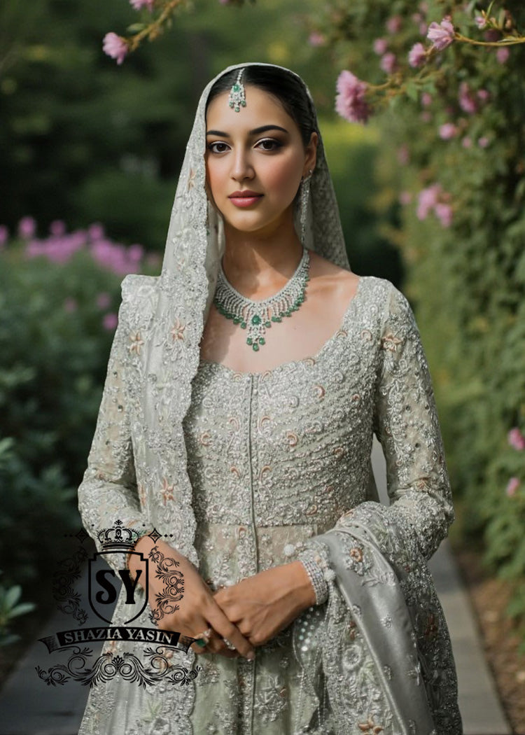 The Anarkali Lehenga style bridal dress is the embodiment of tenderness, sophistication and shine. For the bride who wants to combine classics, restraint and modern glamour.