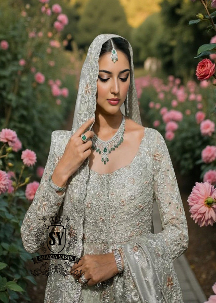 The Anarkali Lehenga style bridal dress is the embodiment of tenderness, sophistication and shine. For the bride who wants to combine classics, restraint and modern glamour.