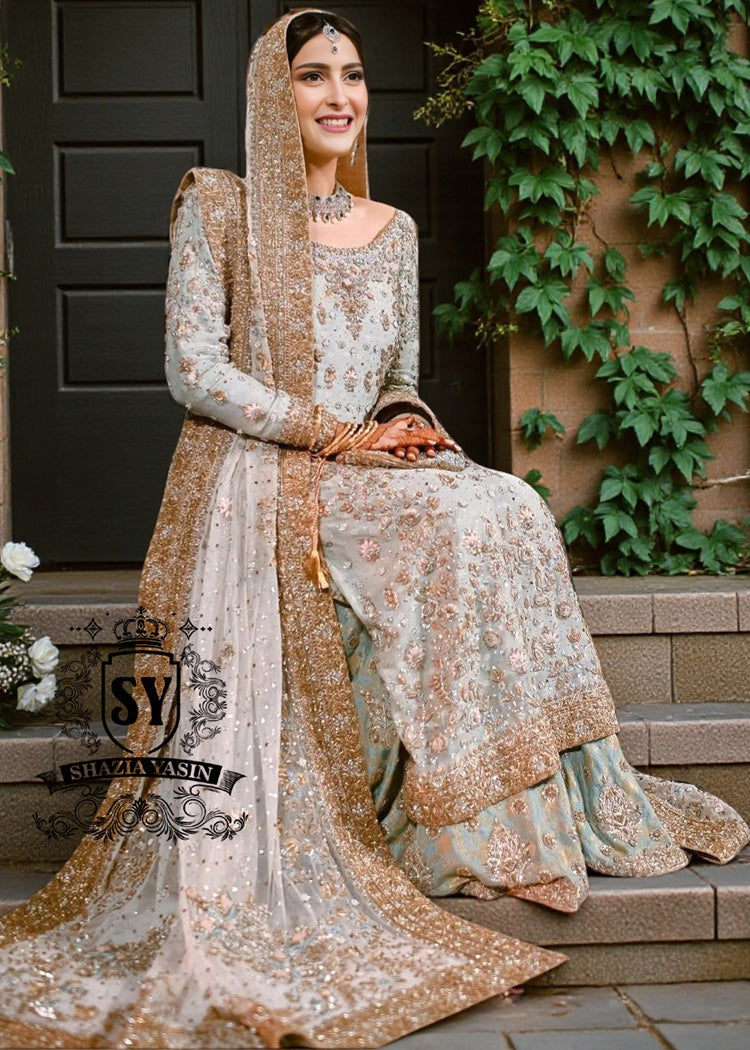 A Bridal dress woven from your dreams: incredibly magnificent, so that you feel like the heroine of your own fairy tale. A Two legged Lehenga silhouette, delicate embellishments, and a whisper of drama.