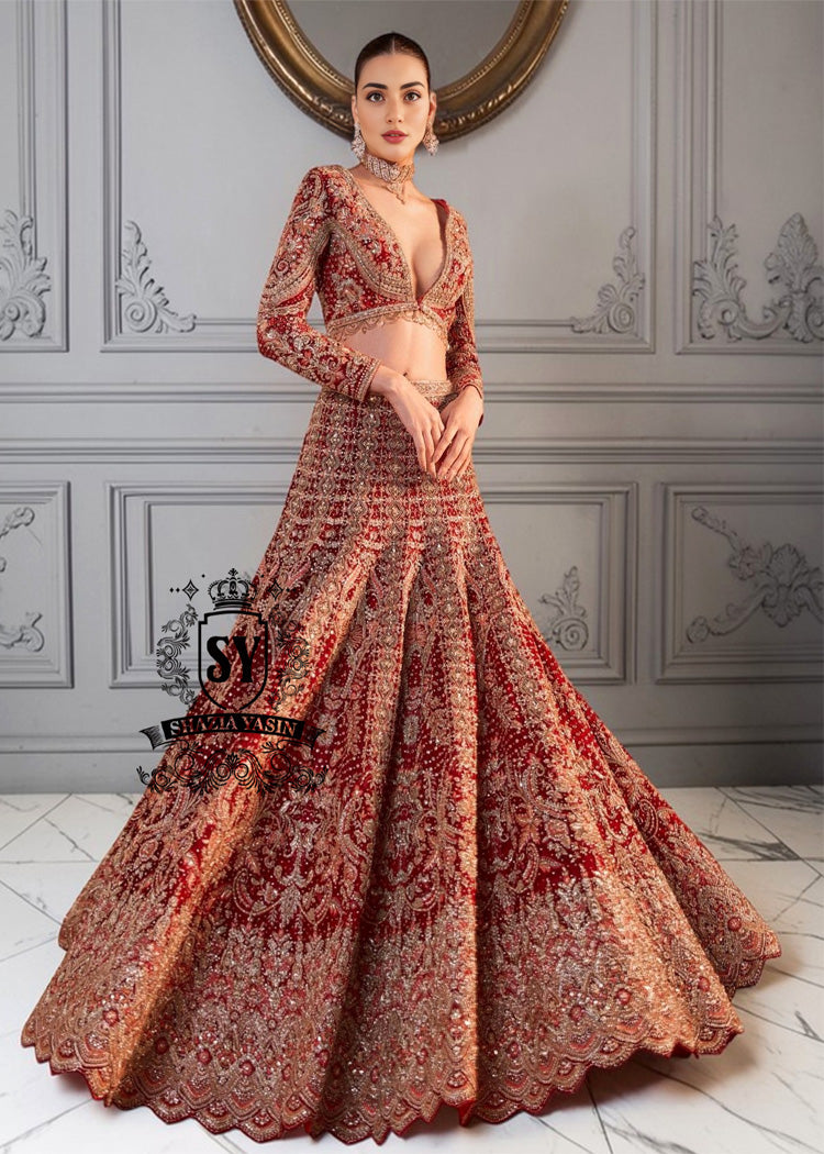 This enchanting Lehenga choli wedding dress, with its noble details and dazzling craftsmanship, is ready to capture all the attention on your wedding day. With this wedding dress, you will feel like the star of a fairytale!