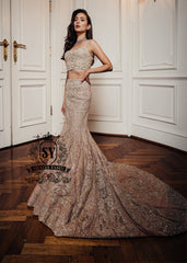 The mermaid wedding dress is the perfect choice to shine on your big day! With sparkling details and a curve-enhancing lehenga silhouette, you'll feel like a true queen.