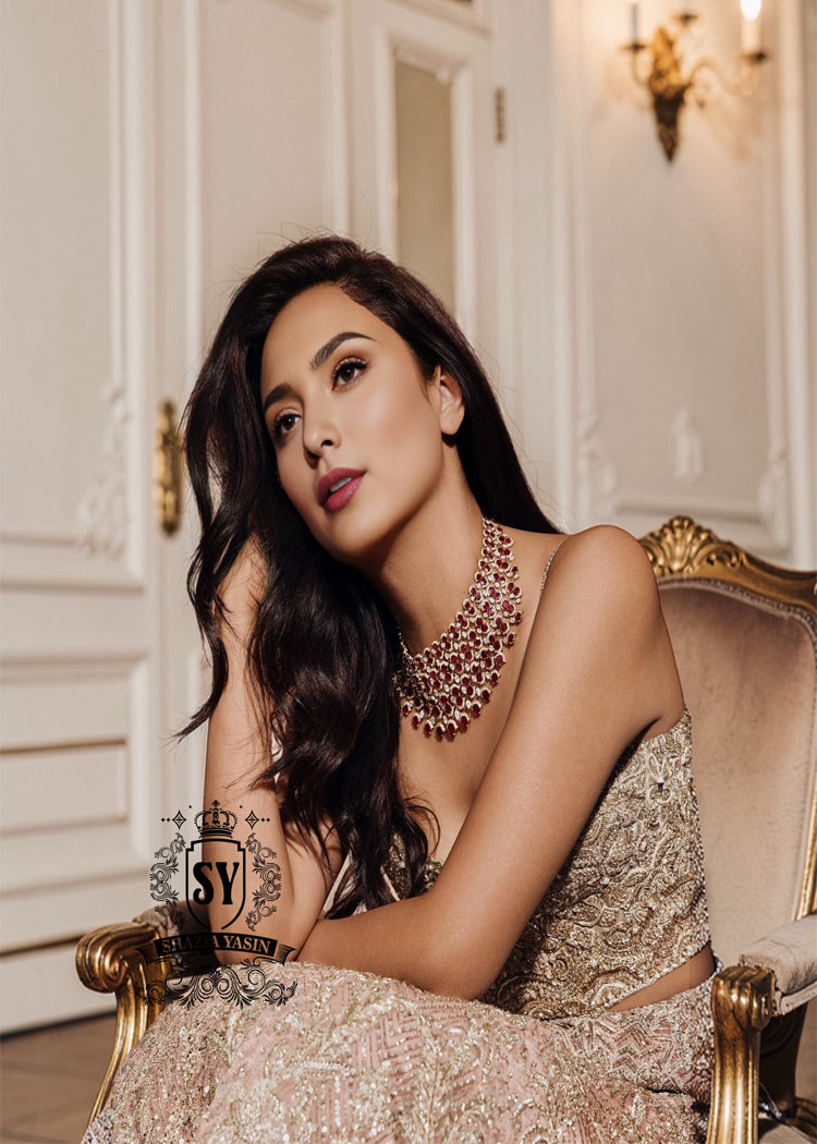 The mermaid wedding dress is the perfect choice to shine on your big day! With sparkling details and a curve-enhancing lehenga silhouette, you'll feel like a true queen.