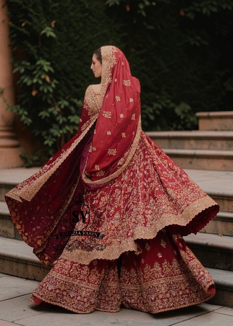 Discover our unique Bridal dress – the quintessence of elegance and luxury! Dreamlike Pishwas add grace, while the flowing sharara creates a spectacular effect when moving. Delicate embellishments complete the look, giving it a unique sparkle. Perfect for any special occasion where style and class go hand in hand.