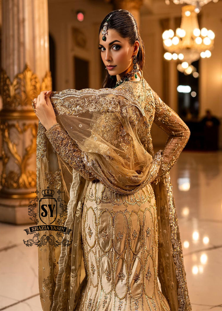 Ivy is a mermaid wedding dress that fascinates with the refinement of its lehenga silhouette, which delicately follows the lines of the body and highlights a timeless elegance. The blouse of the dress is outlined by a embellished neckline, while the long sleeves, made entirely of net with shiny floral embellishments, add an extra touch of sophistication.