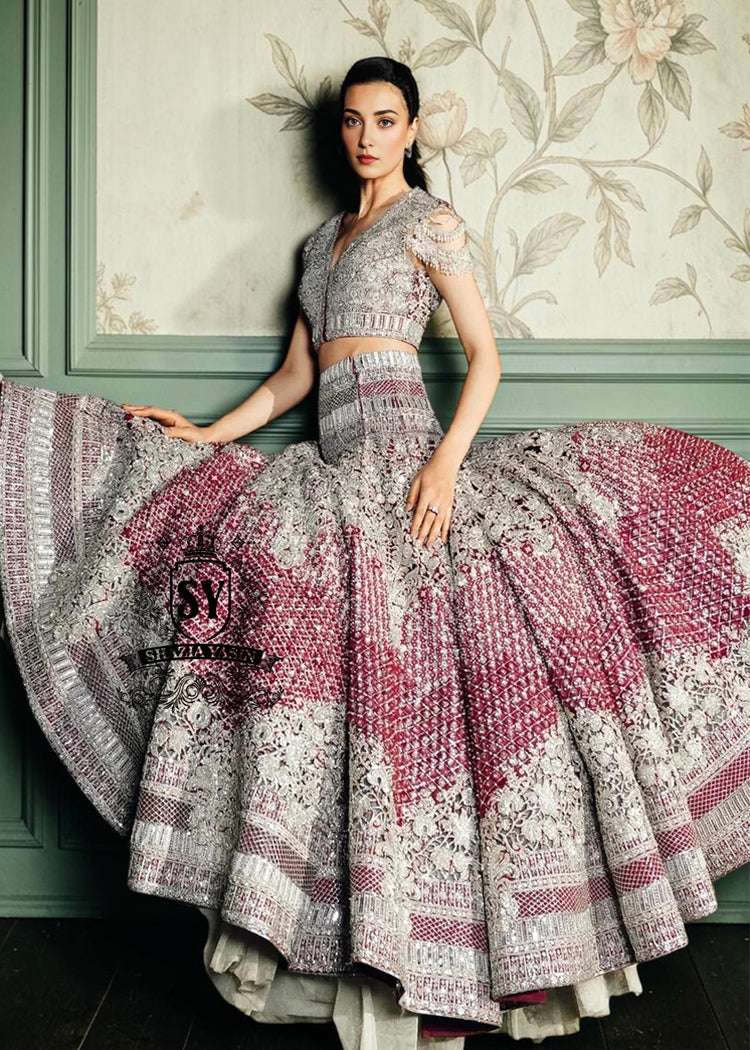 Amaranth purple Lehenga choli Bridal dress is the embodiment of royal grandeur. A stunning wedding dress, every detail of which is designed to captivate. Exquisite embellishments, a sophisticated blouse, luxurious Beaded sleeves, and a delicate neckline create a truly aristocratic bride.