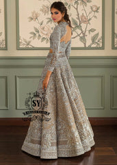 This breathtakingly beautiful bridal lehenga choli wedding dress will make any bride feel like an angel. A brilliance lies in every detail. This wedding dress explores the interplay of light through layers of tulle embellishments and intricate embroidery.