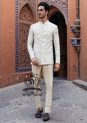 Impress everyone on your big day with a unique Dutch White Prince Coat. The perfect choice for the groom who values ​​elegance and originality. Dutch White is a new classic that will highlight your unique style.