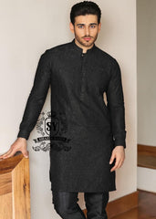 Discover the pleasure of a prince coat with kurta trousers that truly fits you. Perfect for the contemporary groom who wants to make an impact.