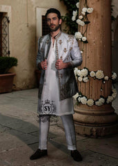 A refined wedding Prince suit with a bold personality. The Luxury lines, and mandarin collar lend a unique and sophisticated elegance, perfect for those who want to stand out in style on their most important day.