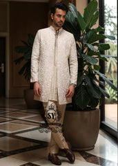 Introducing our absolute hit – a sherwani suit that will steal your hearts!
A Sherwani with a Straight-leg trousers = the perfect outfit.
Sleeves for maximum comfort.
A color that rejuvenates and adds radiance!