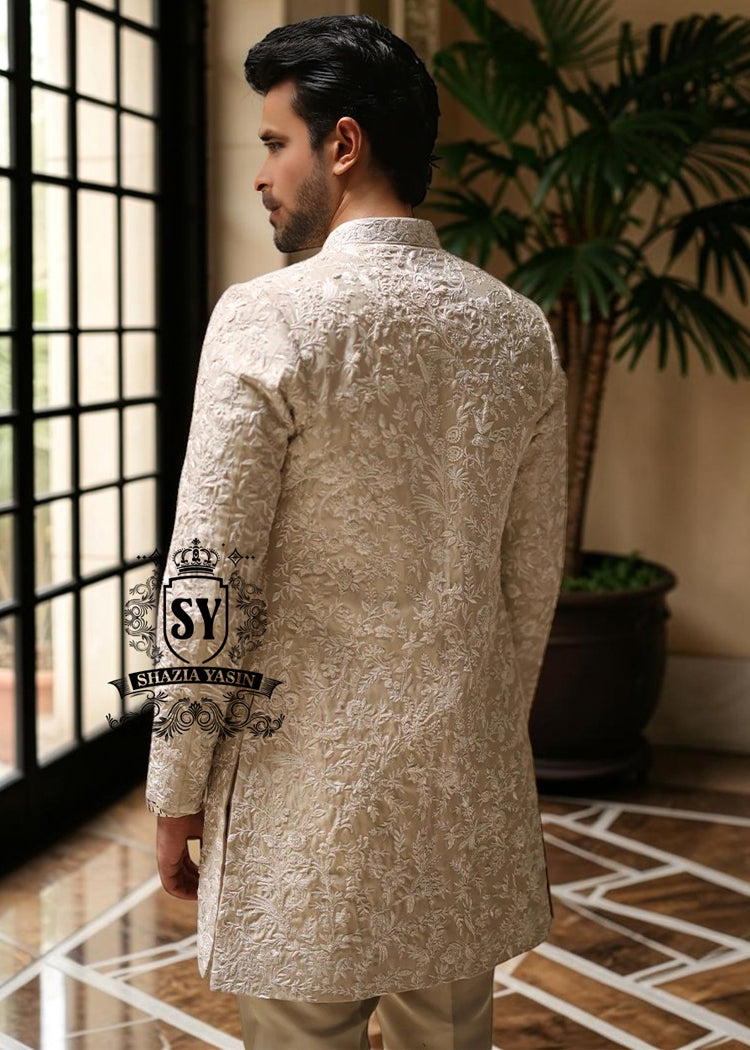 Introducing our absolute hit – a sherwani suit that will steal your hearts!
A Sherwani with a Straight-leg trousers = the perfect outfit.
Sleeves for maximum comfort.
A color that rejuvenates and adds radiance!