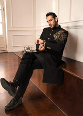 The Black Sherwani jacket, large hand-embellished with refined lion King design workmanship, adds brightness and exclusivity to the entire outfit. The mandarin collar with jeweled buttons adds a modern and elegant touch, perfect for those who want to stand out with class and personality.